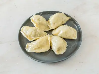 Pierogi z Kapustą i Pieczarką